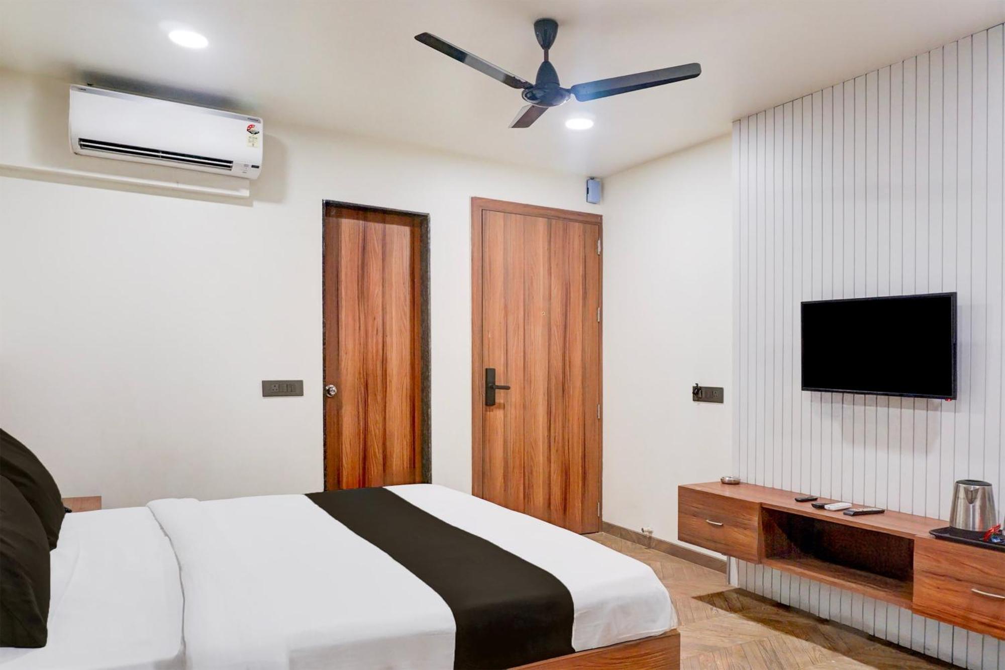 Super Townhouse Oak Viman Nagar Formerly Kuber Inn Kharadi Екстериор снимка